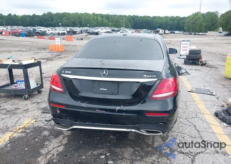 2018 Mercedes-Benz E 300 4Matic из США, поврежденный, VIN WDDZF4KB6JA443377